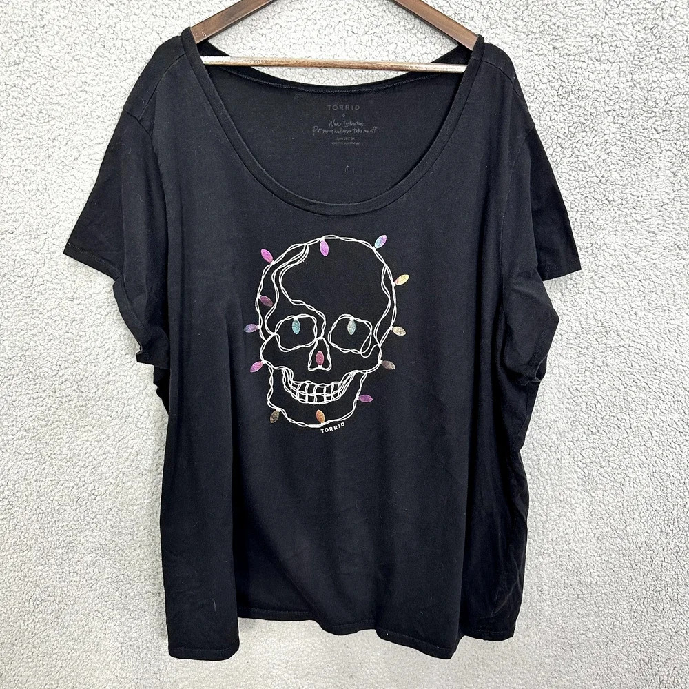 Torrid Skull Graphic T-Shirt Womens 6 Black Christmas Lights Goth Plus Size Tee